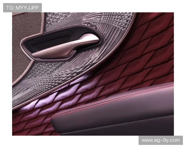 创新设计：以电脑外壳为创意灵感打造独特足球，融合科技与运动的全新体验